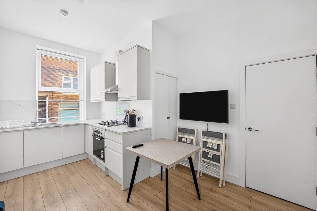 Property photo 2 of 11 Pbox-Img.Jpg