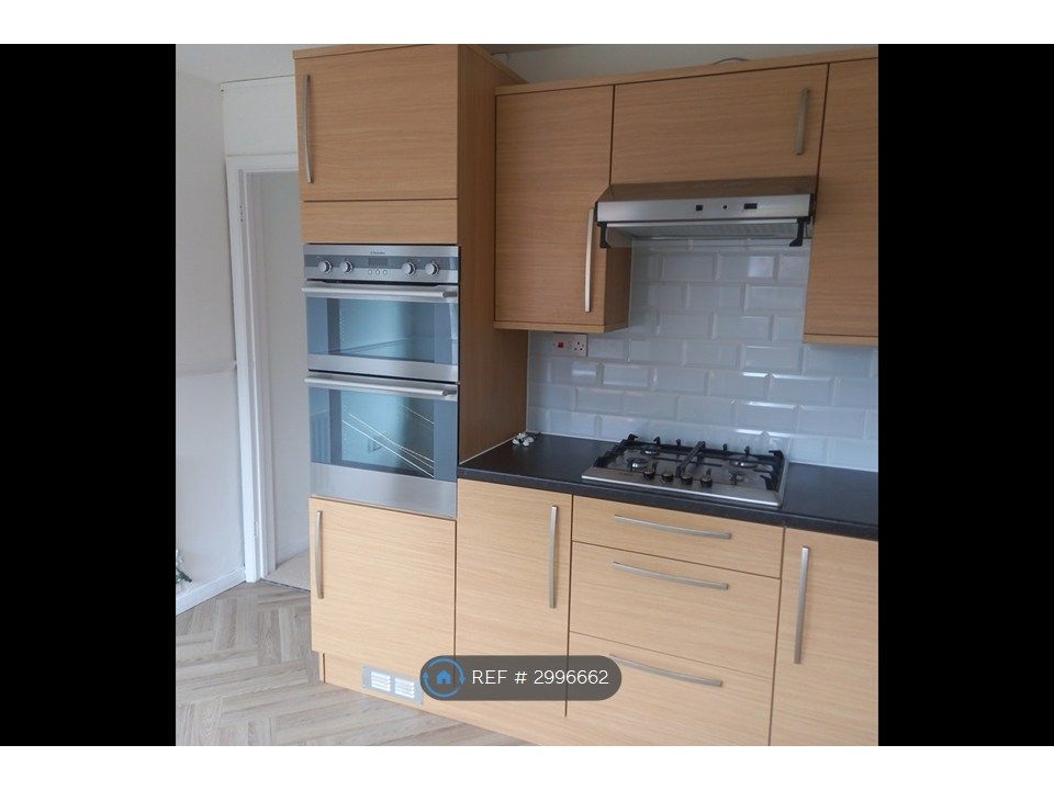 Property photo 2 of 9 Kitchen