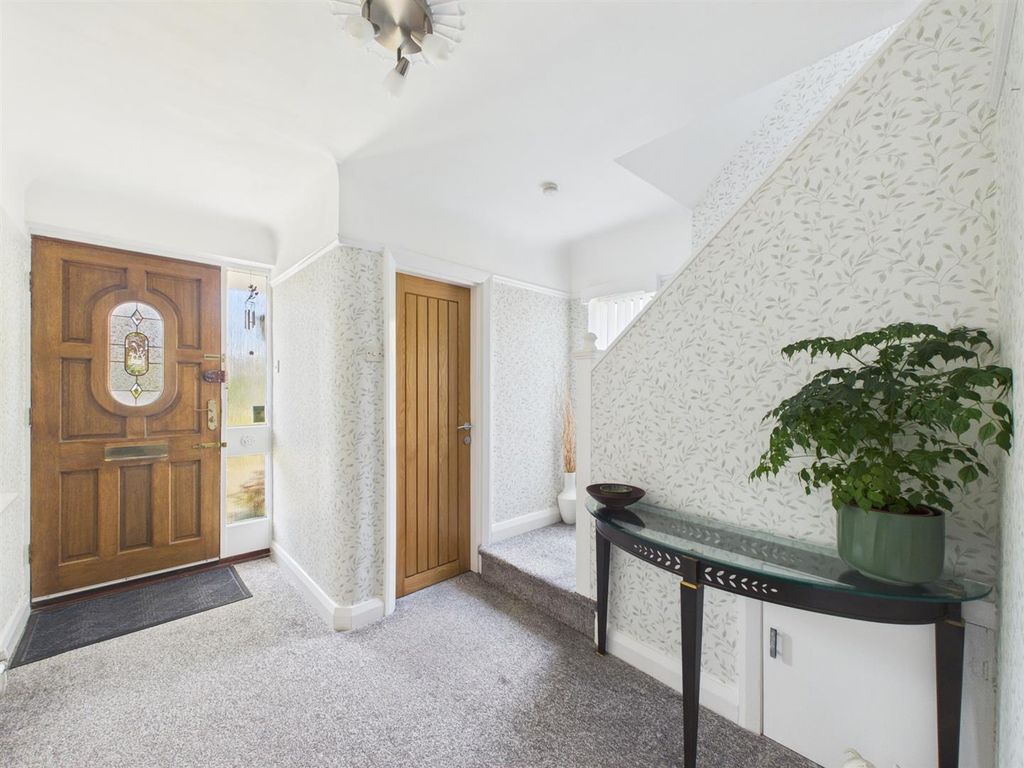 Property photo 3 of 42 Cam03844G0-Pr0457-Still023.Jpg