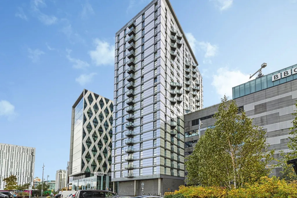 Apartment in Salford, Greater Manchester - View 3
