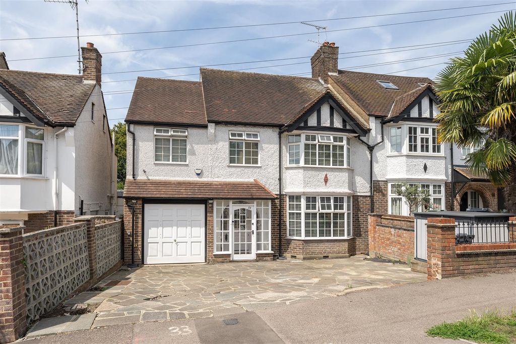 Property photo 1 of 51 Woodberry Way, E4