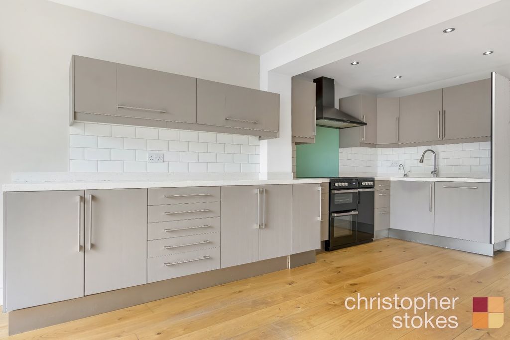 Property photo 2 of 17 3714624