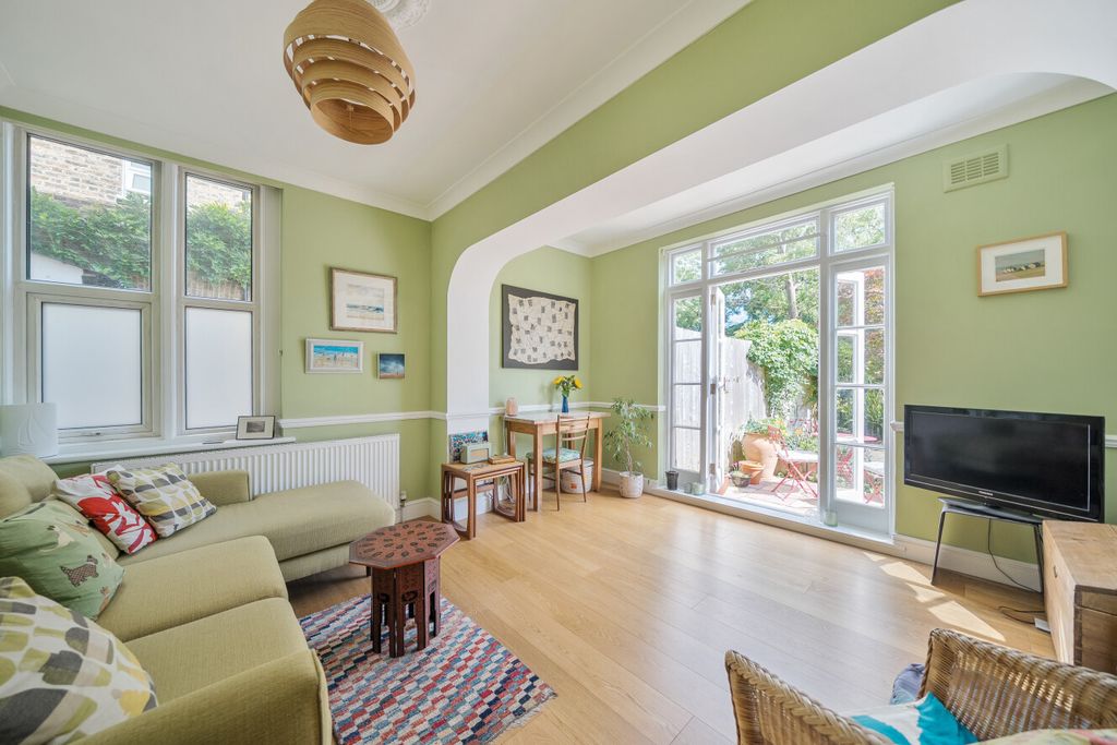 Property photo 1 of 16 1469525-15-6A3177...