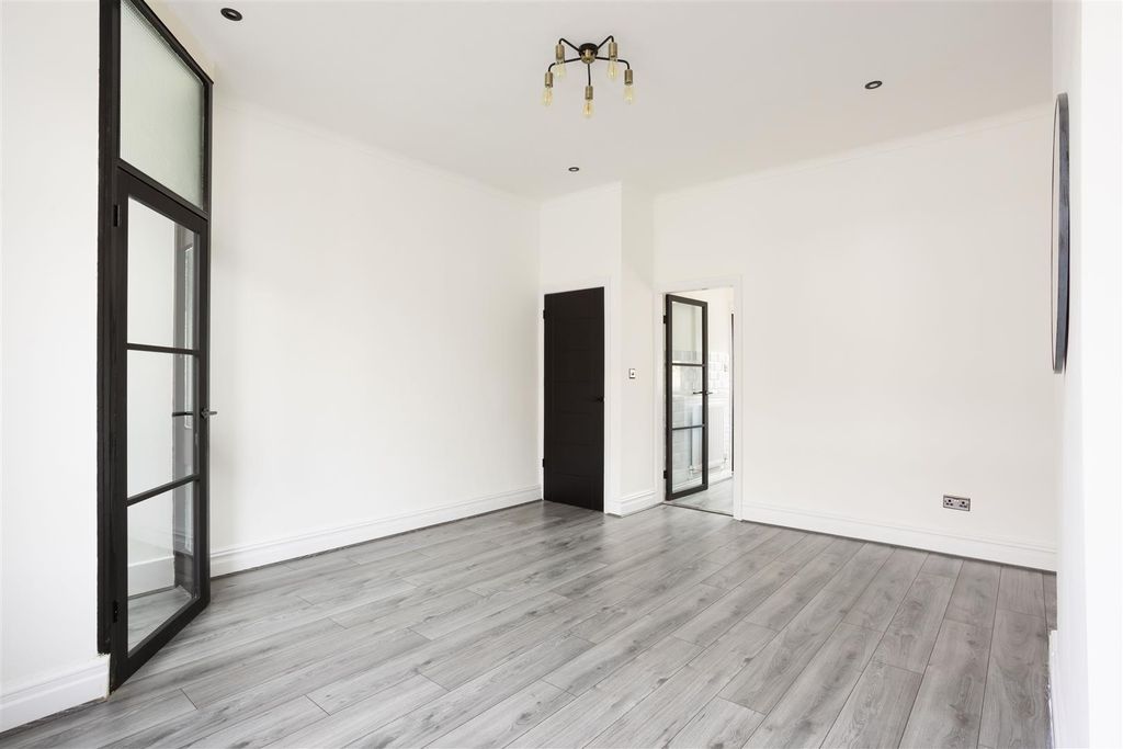 Property photo 2 of 18 00003.Jpg