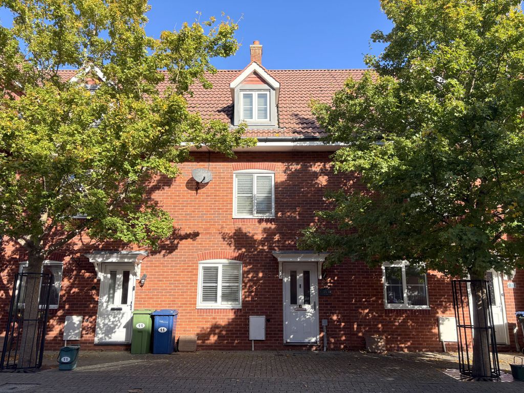 Property photo 1 of 18 3 Bedroom Town House For Sale