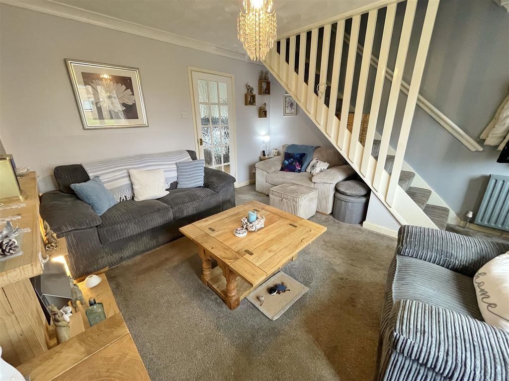 Property photo 3 of 22 Lounge