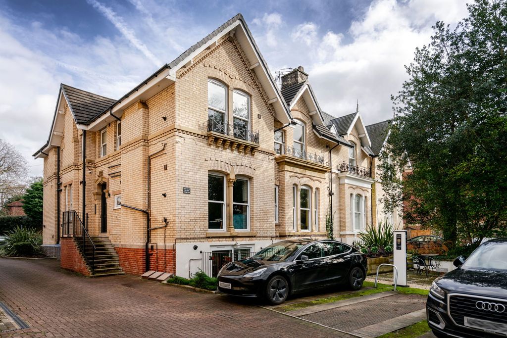 Property photo 1 of 21