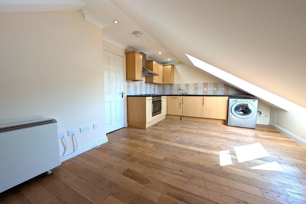 Property photo 2 of 5 (Main)