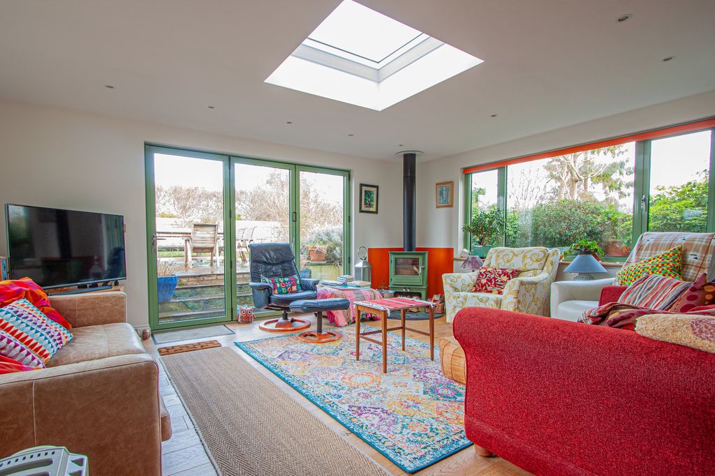 Property photo 2 of 21