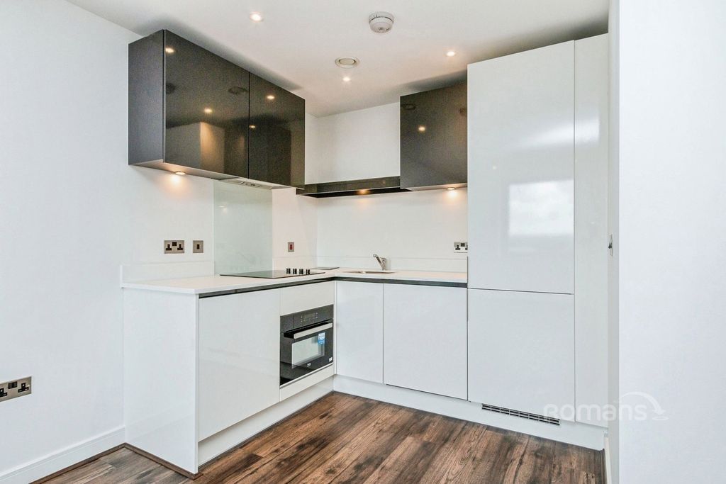 Property photo 2 of 8 Pbox-Img.Jpg
