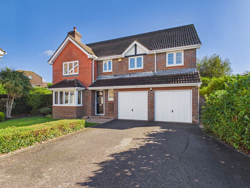 Property photo 1 of 12 5 Bedroom Detached House In Titchfield Park, Fareham | Chimneypots