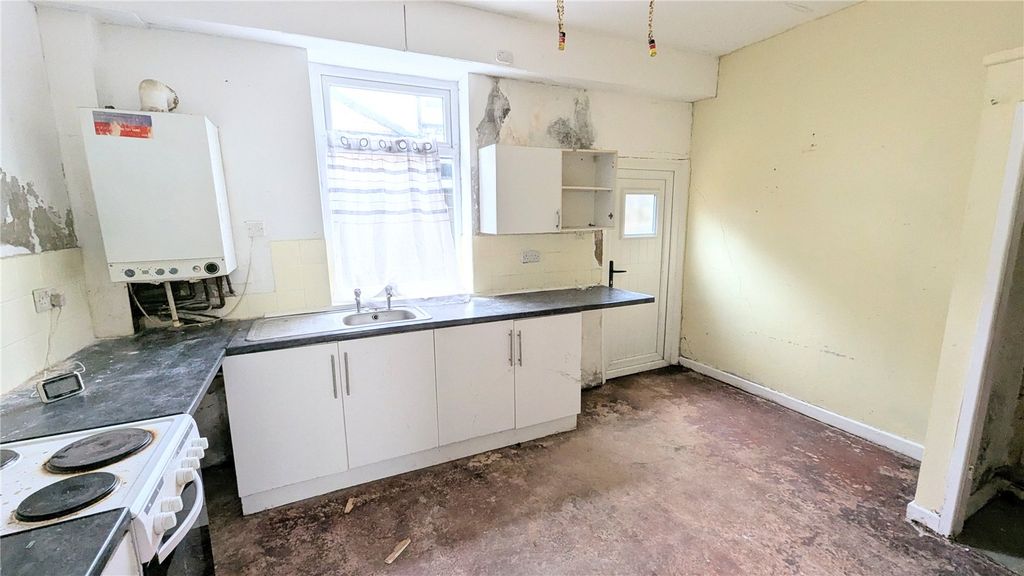 Property photo 3 of 6 Kitchen