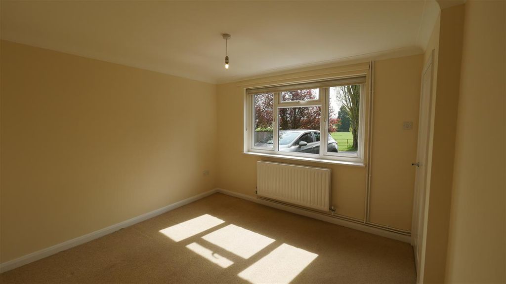Property photo 3 of 14 Dining Room