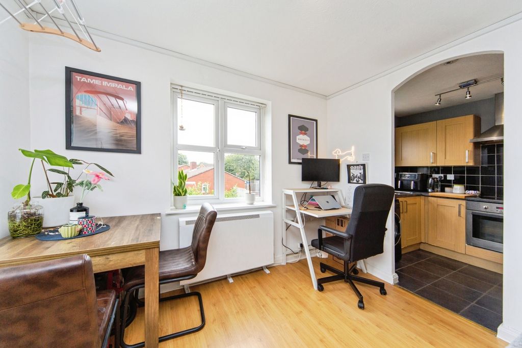 Property photo 3 of 17 Pbox-Img.Jpg