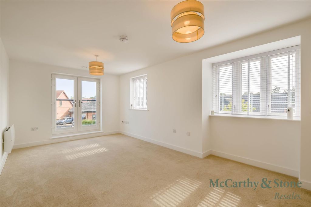 Property photo 2 of 17 8702969-Interior04.Jpg