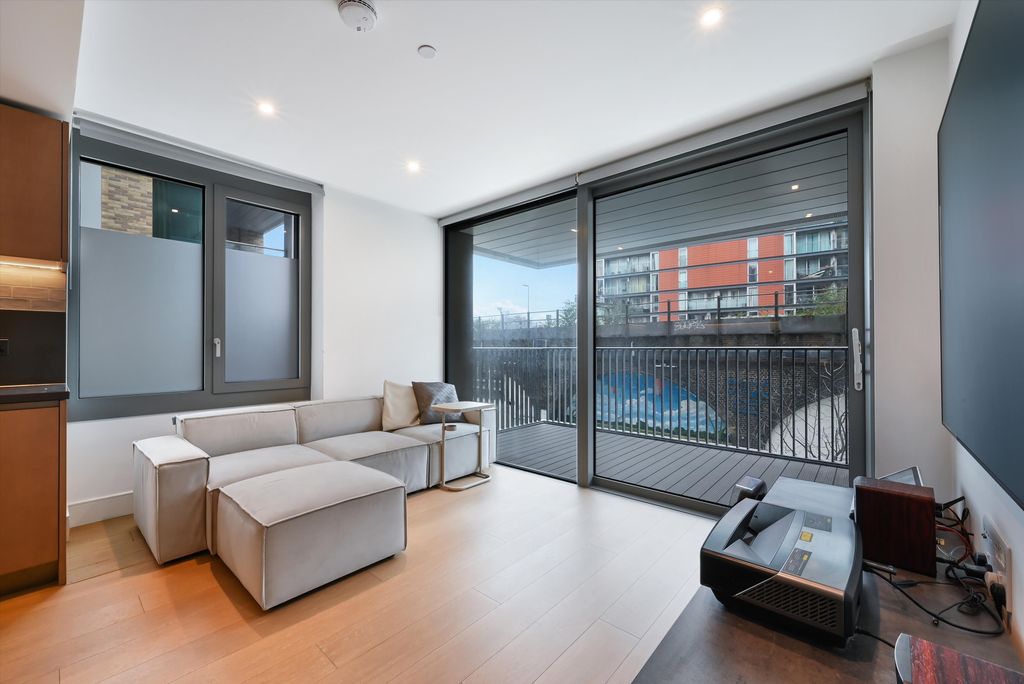 Property photo 1 of 16 Image