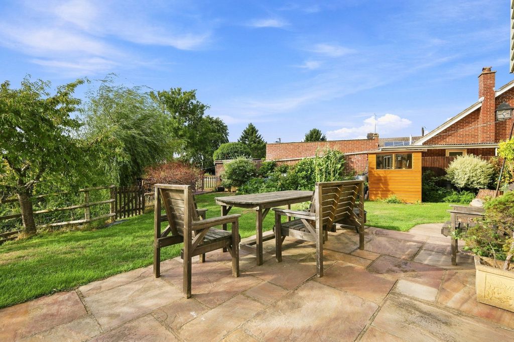 Property photo 2 of 23