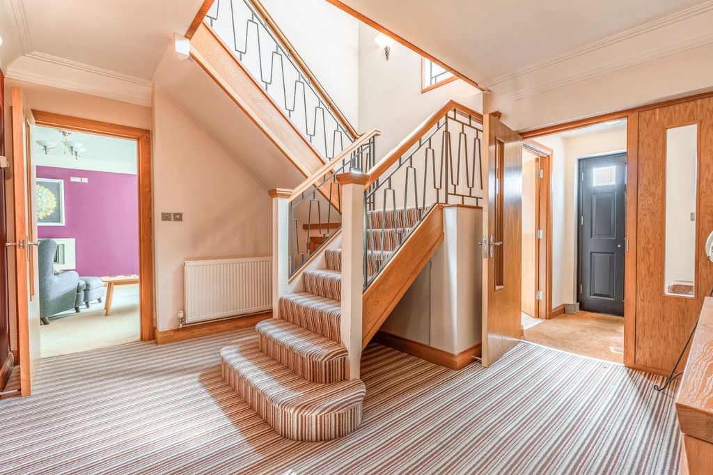 Property photo 2 of 36