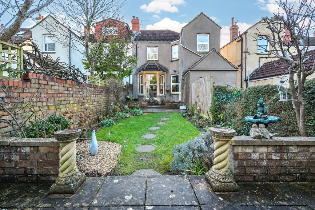 Property photo 3 of 20 Garden