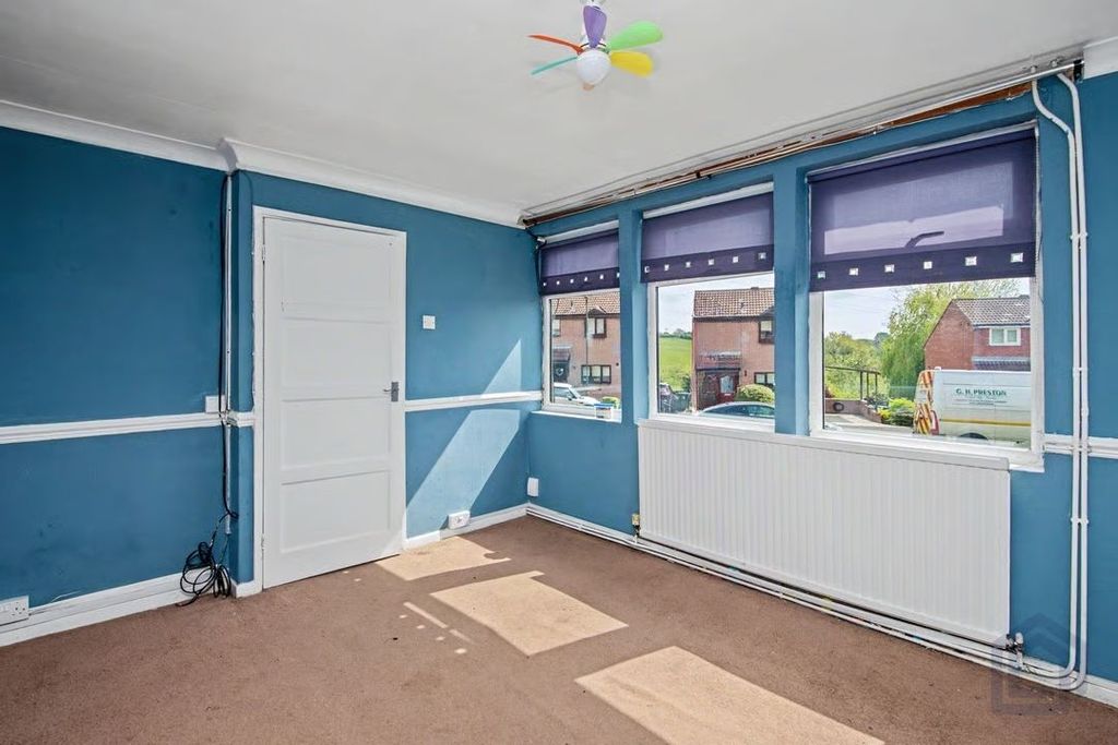 Property photo 2 of 23