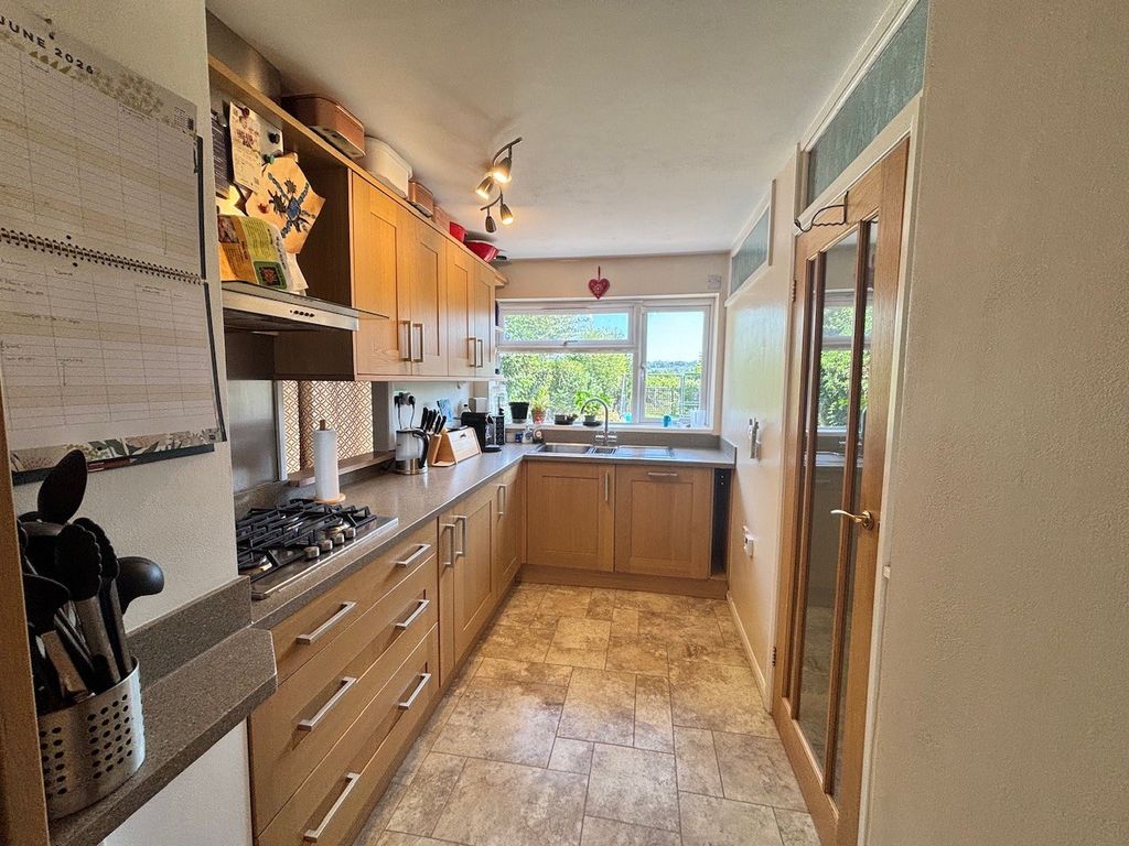 Property photo 3 of 22 Kitchen