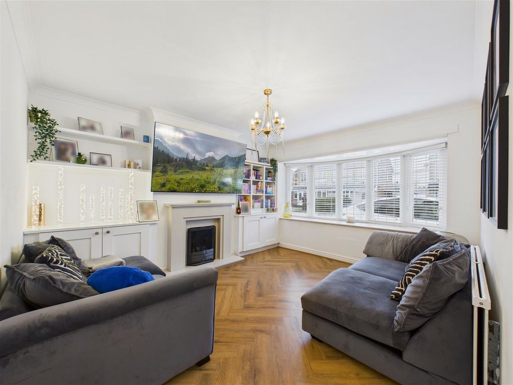 Property photo 2 of 20 Lounge