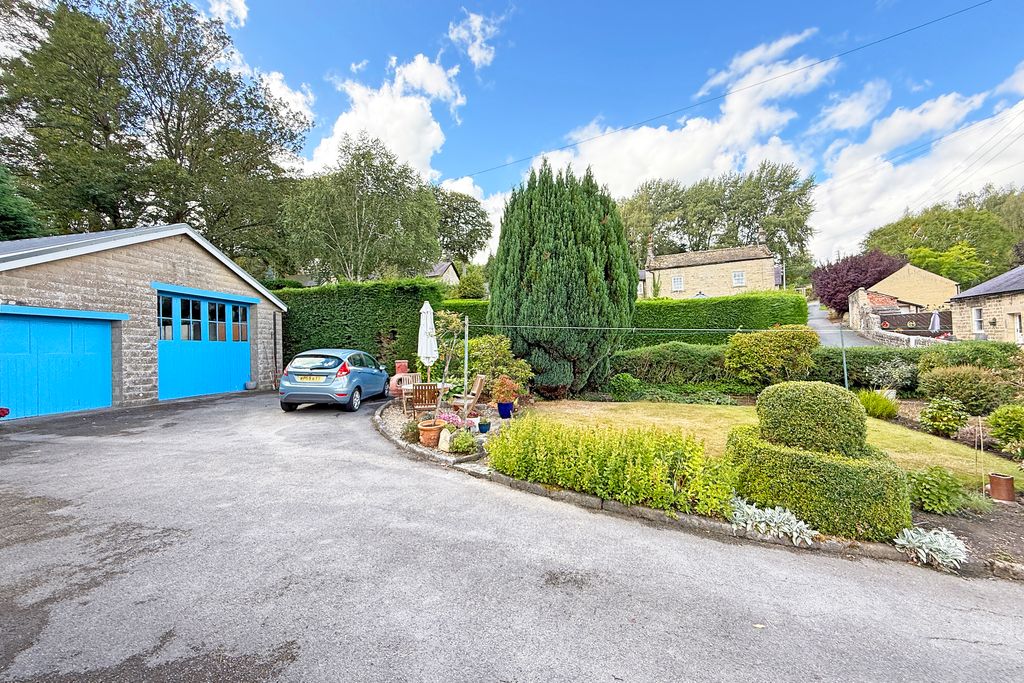 Property photo 2 of 21