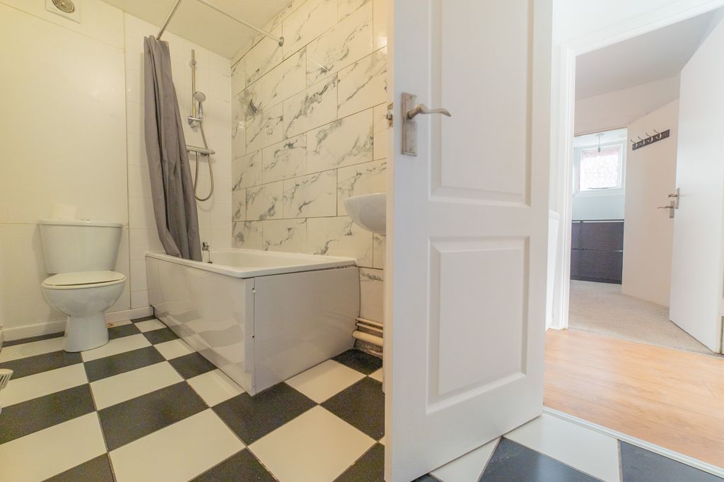 Property photo 2 of 12 Award-Winning Media Team On Every Listing_11