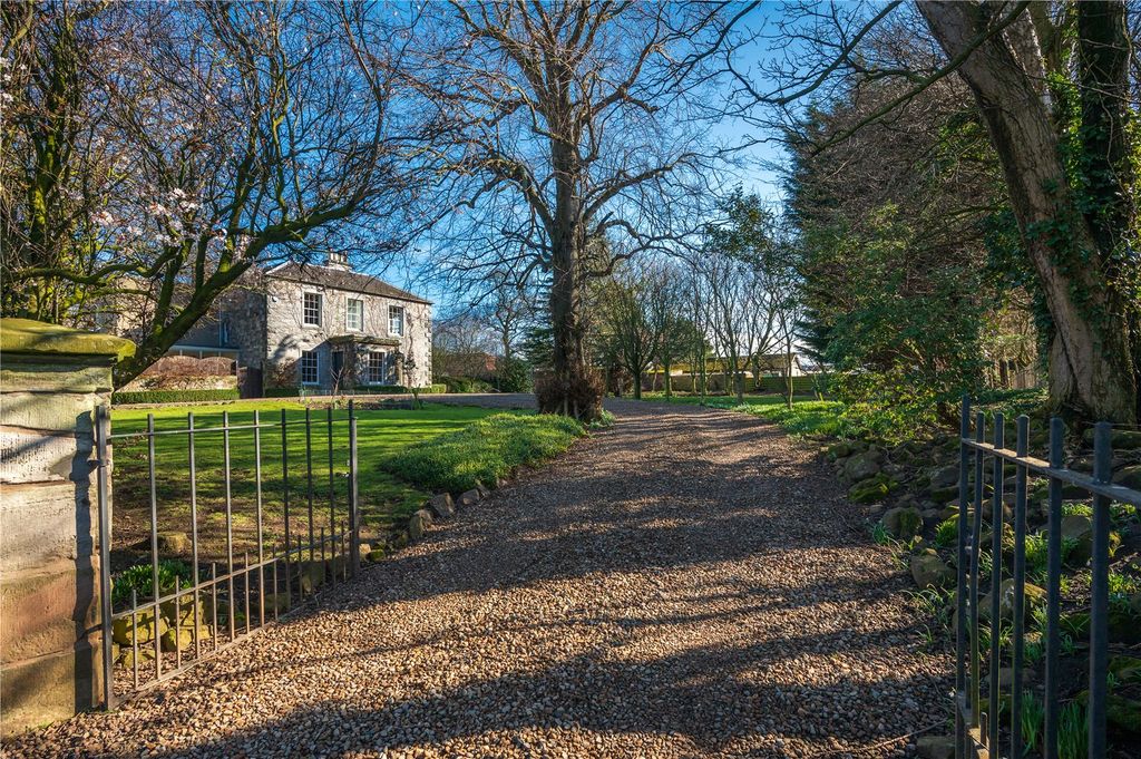 Property photo 1 of 33 Driveway