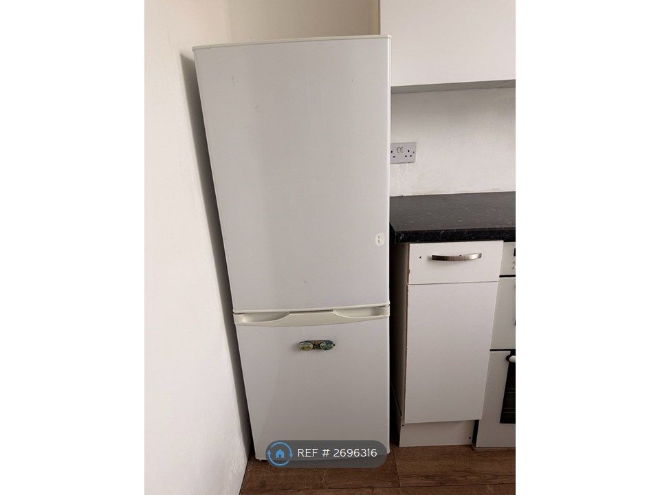 Property photo 3 of 14 Kitchen