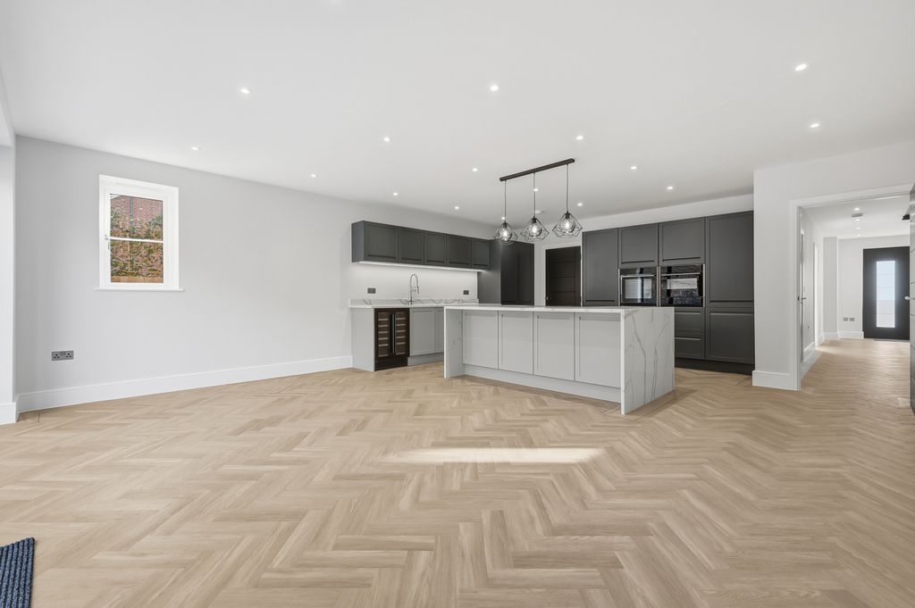 Property photo 2 of 46 Picture No. 92