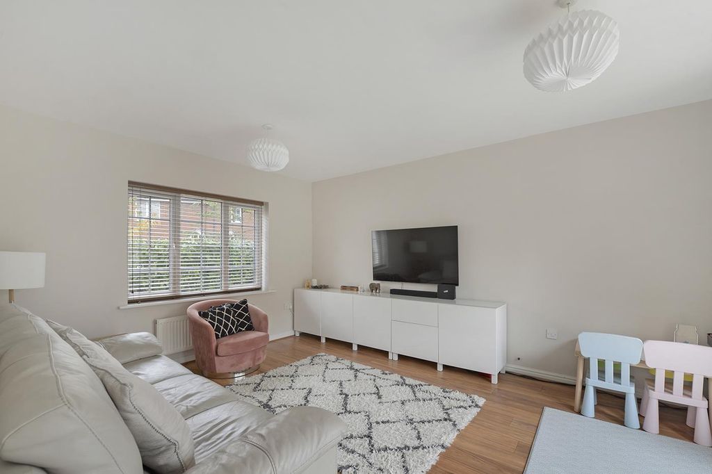 Property photo 2 of 16 Living Room