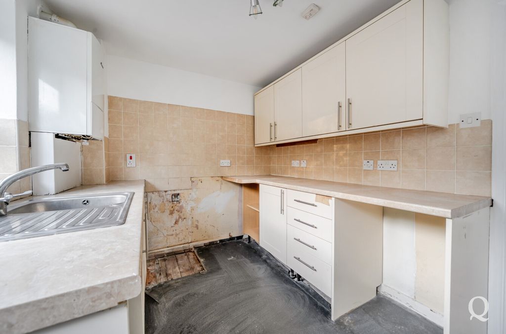 Property photo 2 of 15 9253576B-5Fa5-40F...