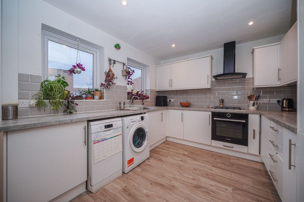 Property photo 2 of 15 1-Welland-Road-1004