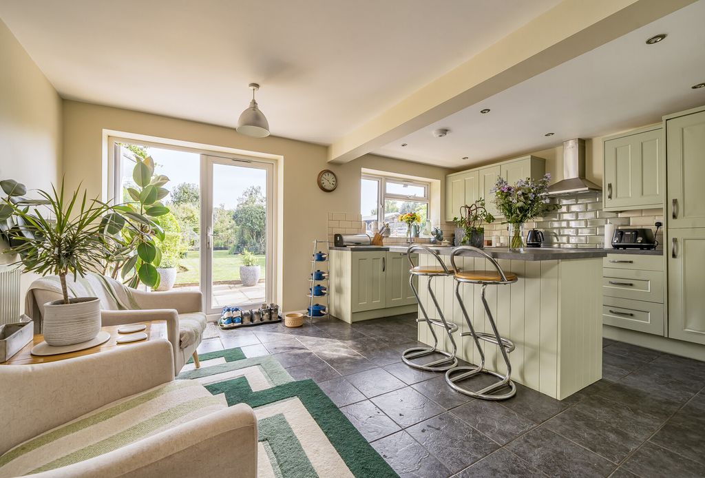 Property photo 1 of 11 1335138-8-68938E4...