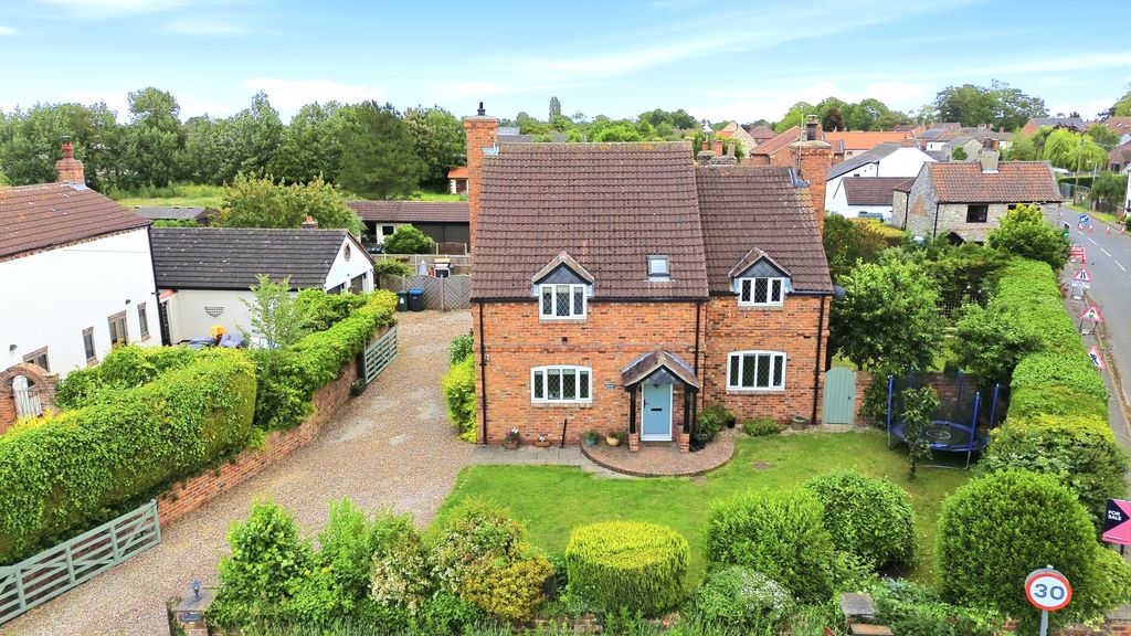 Property photo 1 of 39 Img002