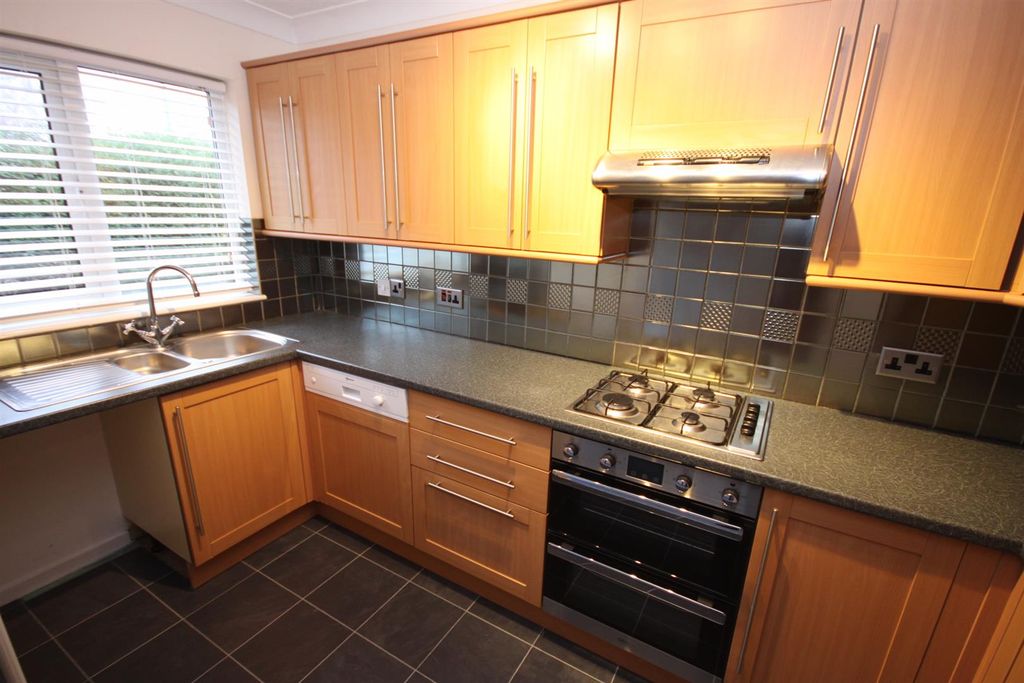 Property photo 3 of 7 Kitchen