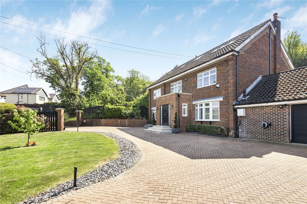 Property photo 1 of 37 Picture No. 32