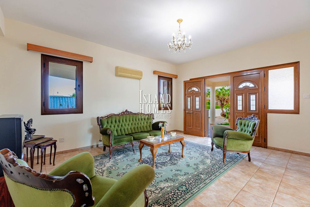 Property photo 2 of 31