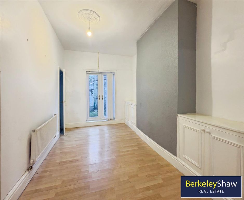 Property photo 3 of 13 Dining Room