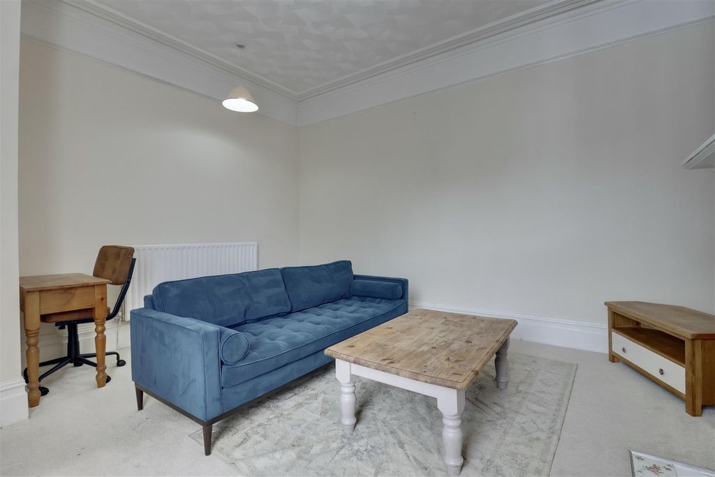 Property photo 3 of 11 7B8Abea9-CD4A-4C2B-A05F-E1Aeeea6D9Dd_1_201_A.Jpeg