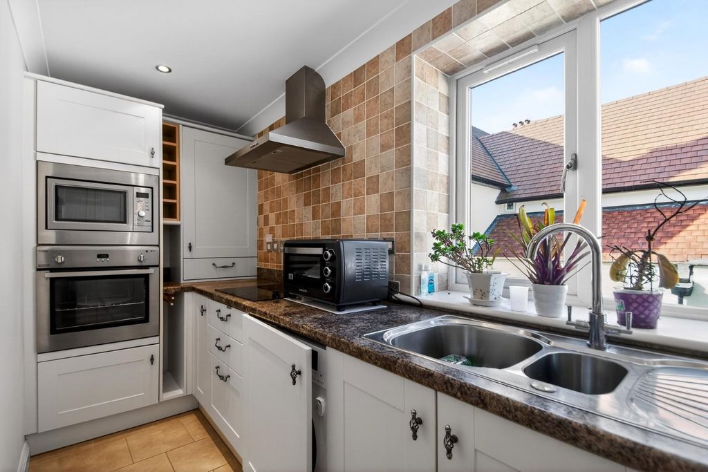 Property photo 3 of 15 Apt5-17Cavendishave-3.Jpg