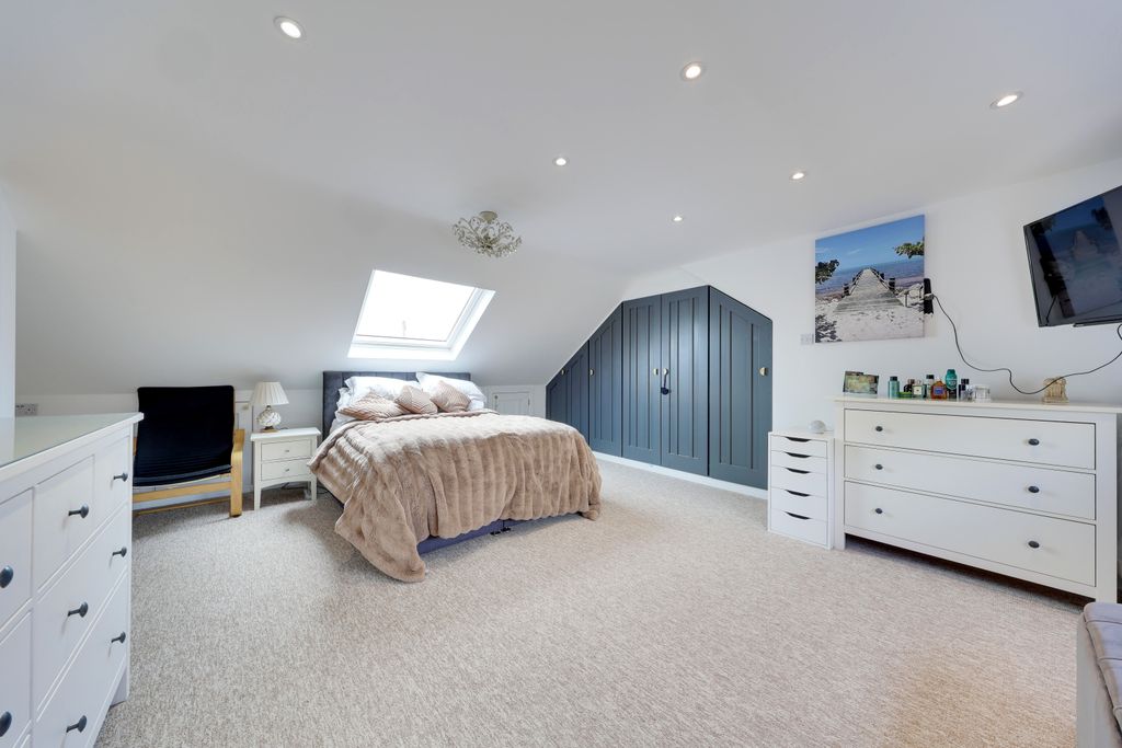 Property photo 3 of 22