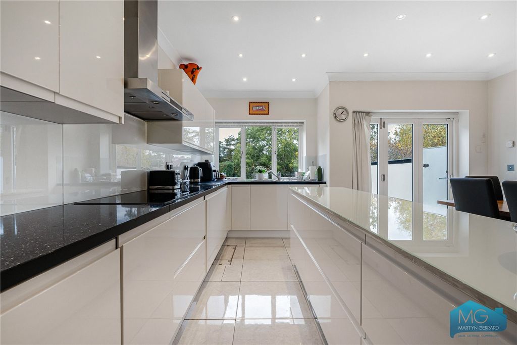 Property photo 3 of 36 Picture No. 17