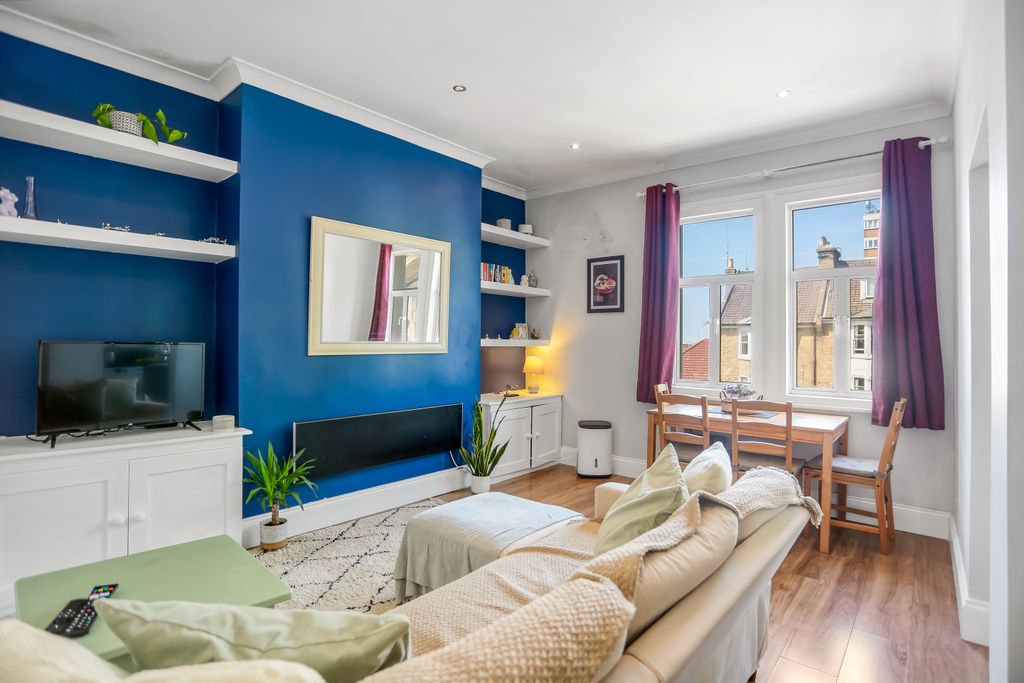 Property photo 2 of 13 296A5377