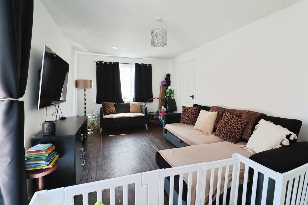 Property photo 2 of 22