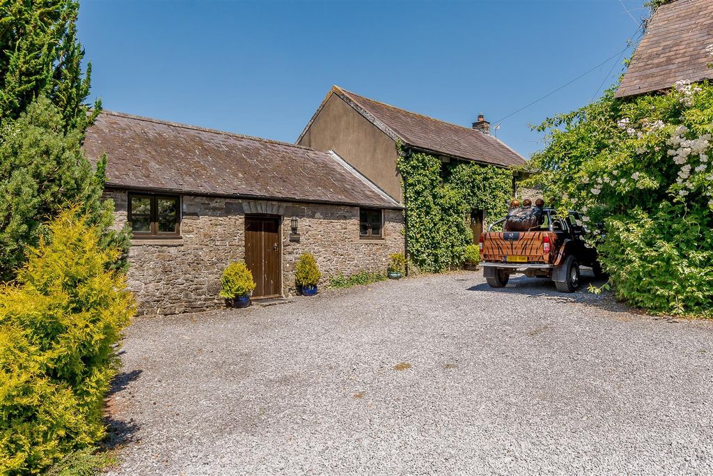Property photo 1 of 18