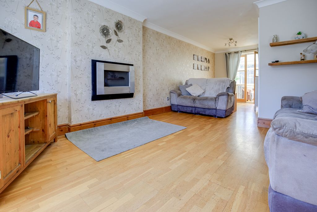 Property photo 2 of 24 Lounge 1.1