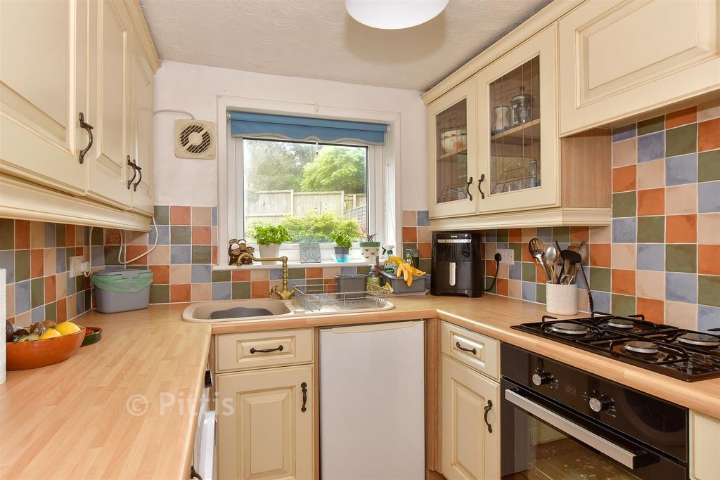 Property photo 3 of 14 Kitchen