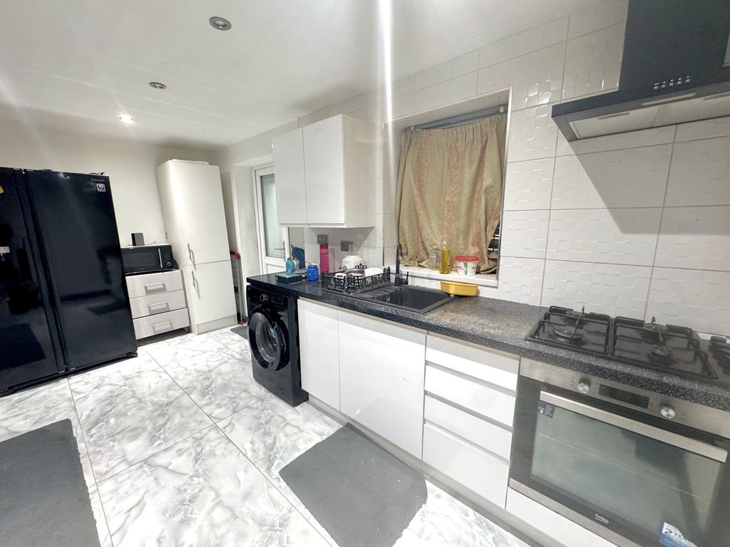 Property photo 2 of 3